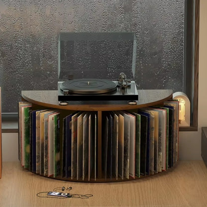 Meuble arrondi et ses disques dans le coin d’écoute